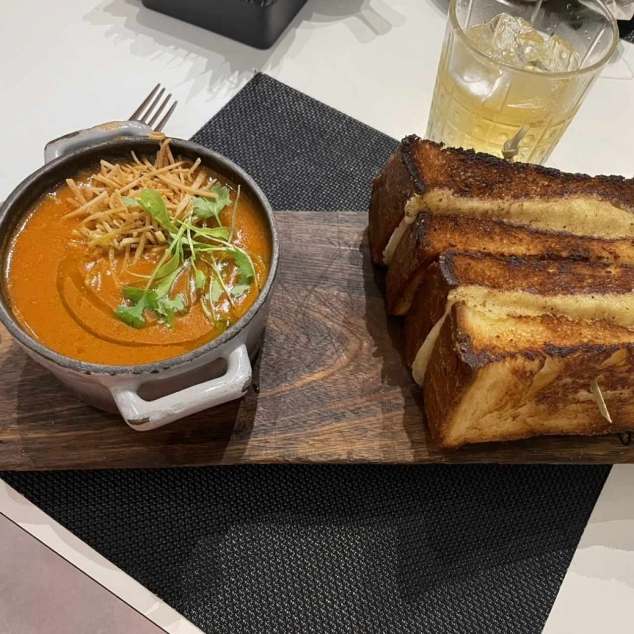Cheese Sándwich + Tomato Soup