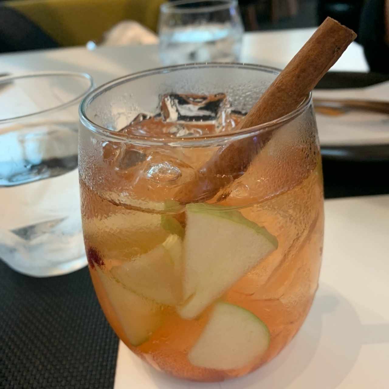 sangria con granadilla, manzana y canela, Deliciosa!!!