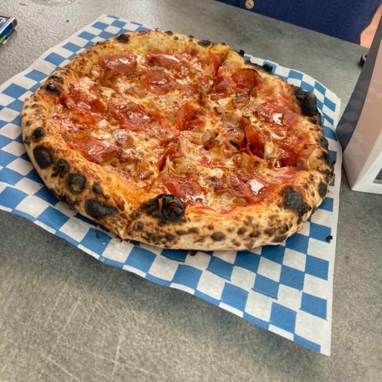 Pizza con Pepperoni y Bacon