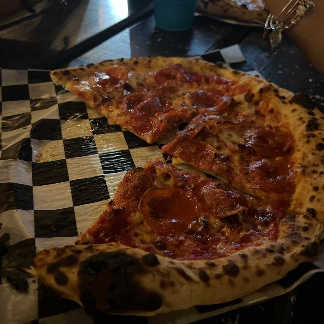 Pizza 90s Pepperoni bacon y miel