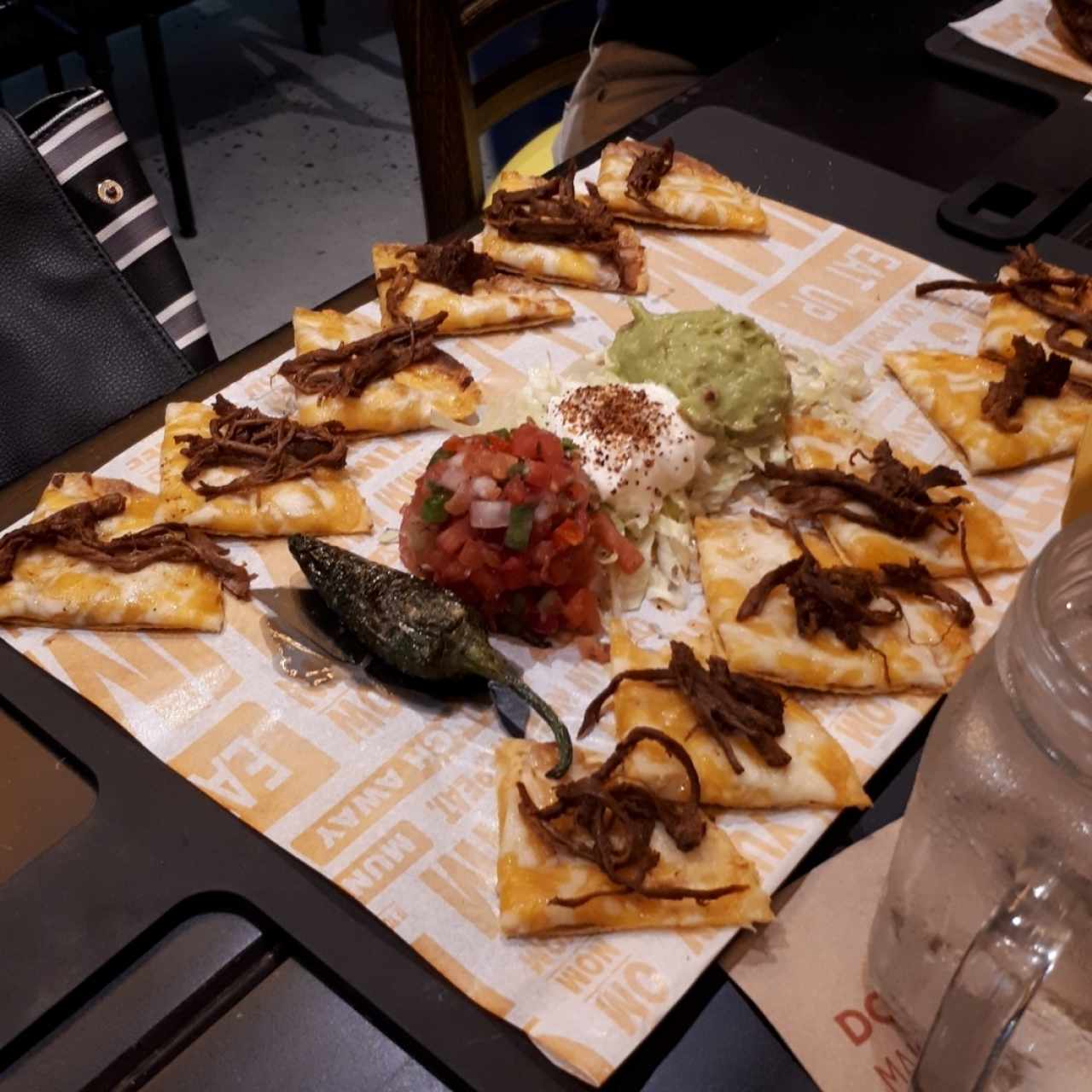 Nachos de carne mechada