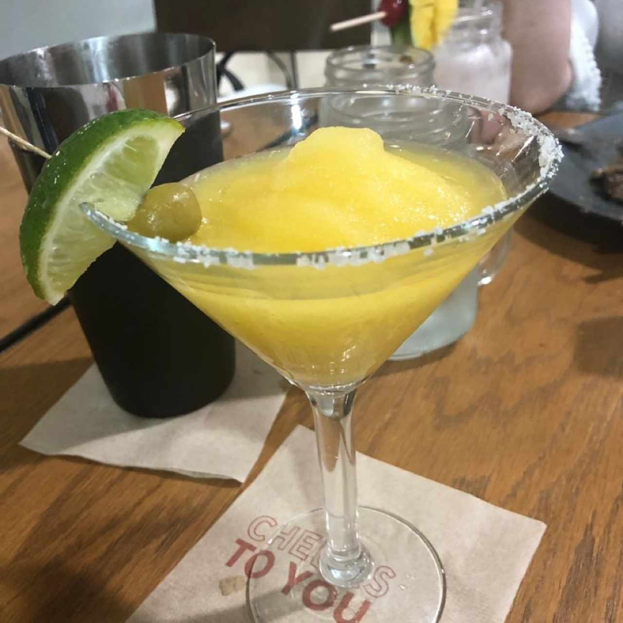 Coctél  Margarita perfecta de mango frozen. 