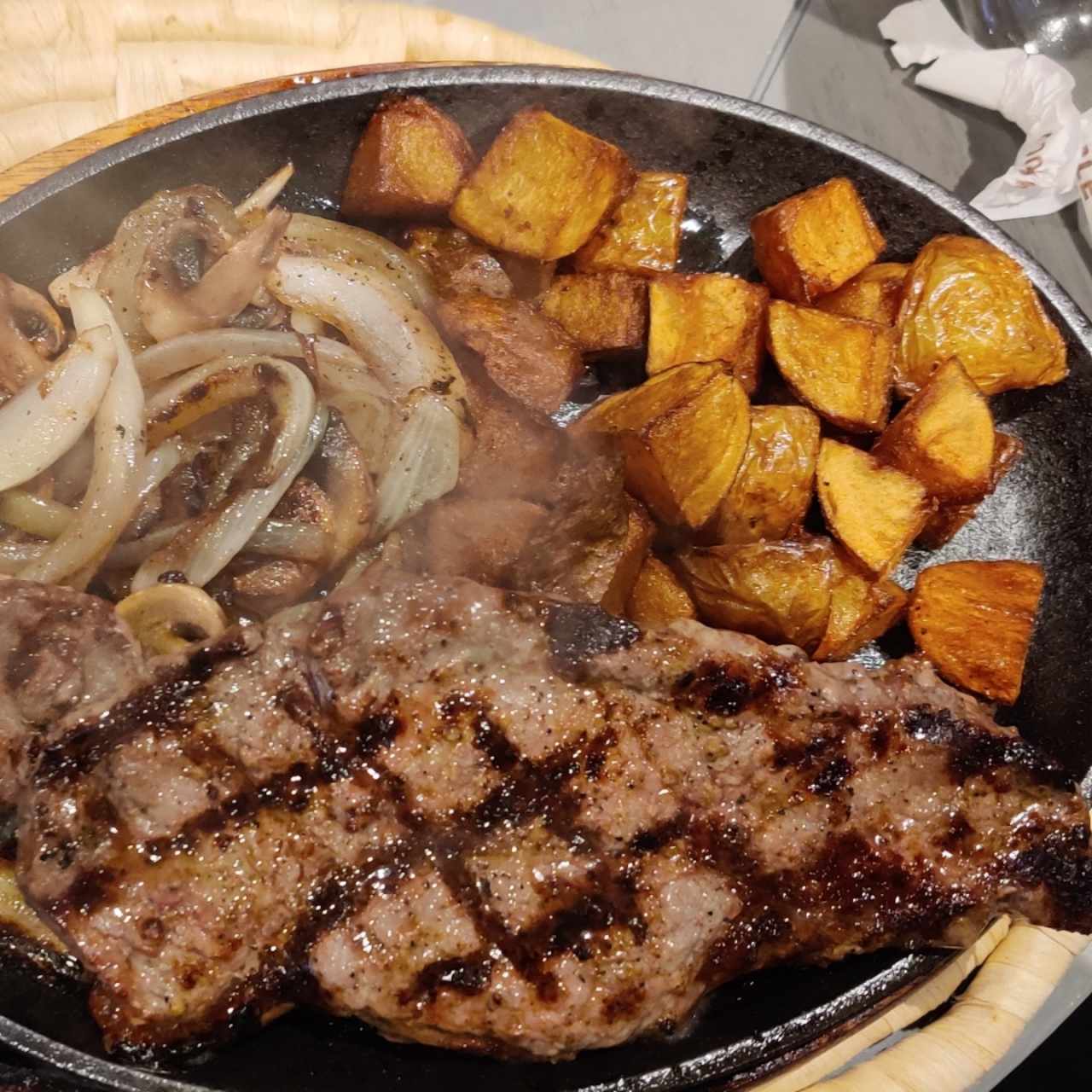 Sizzlings - Bourbon Street Steak