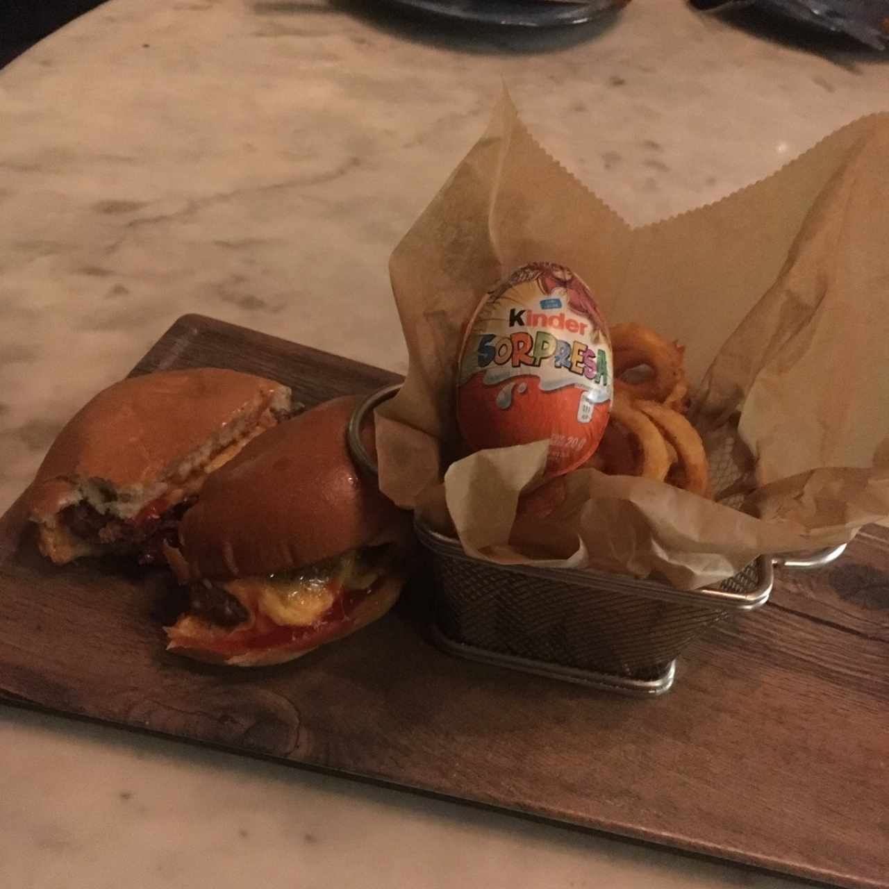 Cheese burguer con Huevo Kinder para niños