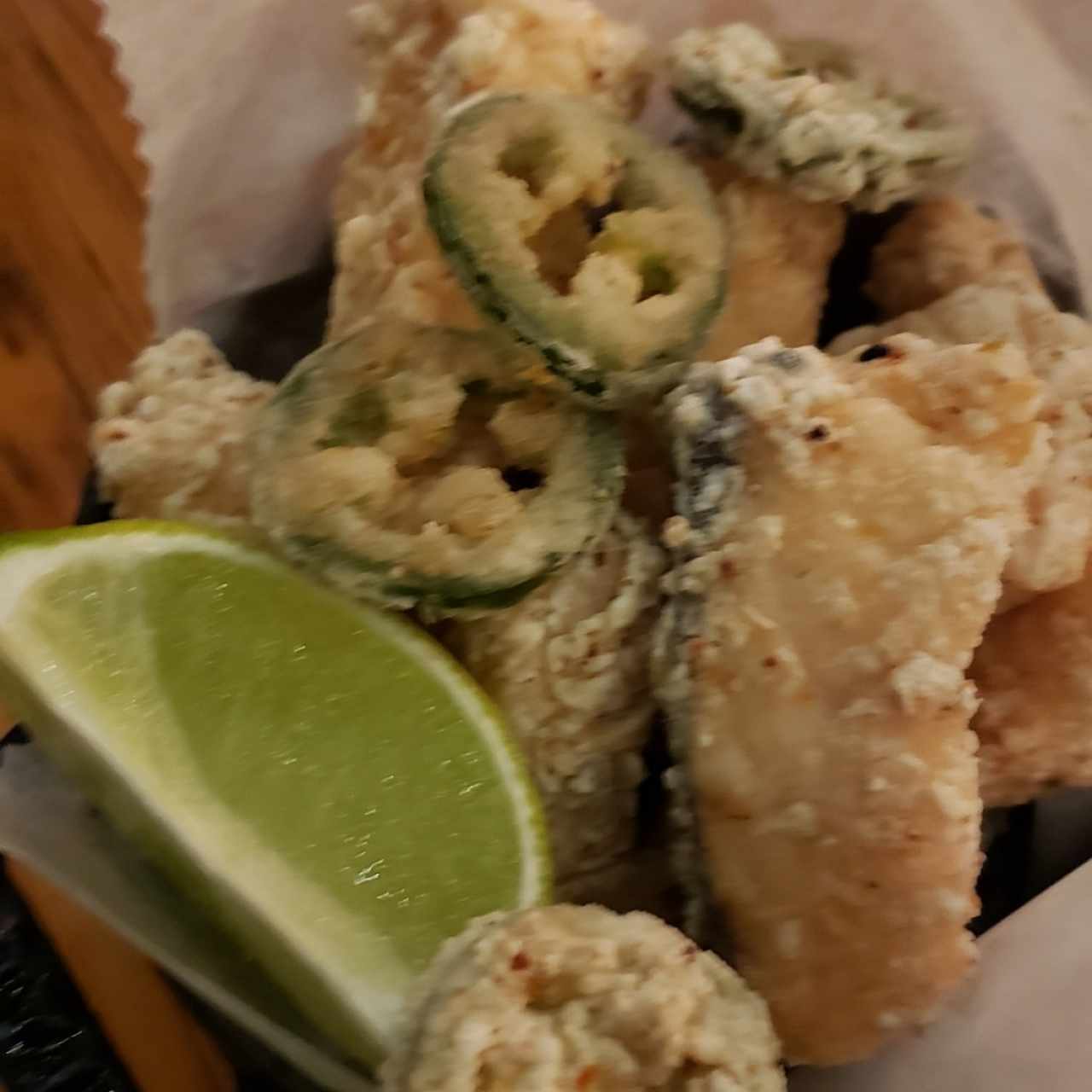 BAR BITES - Salmón Chiharrones