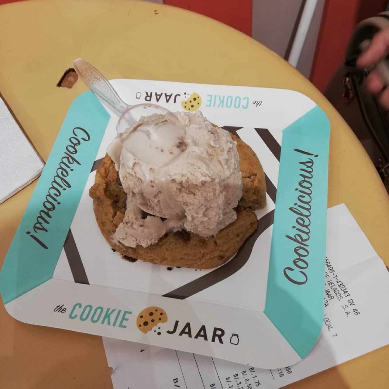 Galleta Reesses con Helado de Brownie
