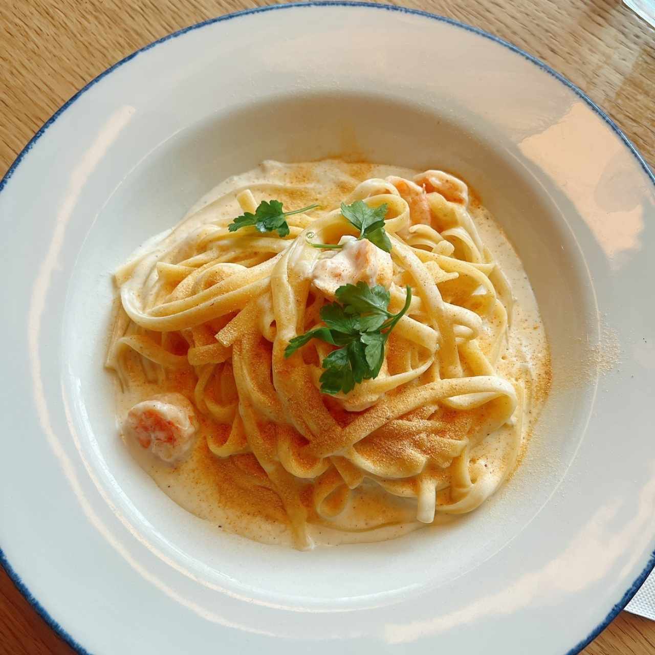 Fetuccini de camarones con salsa blanca