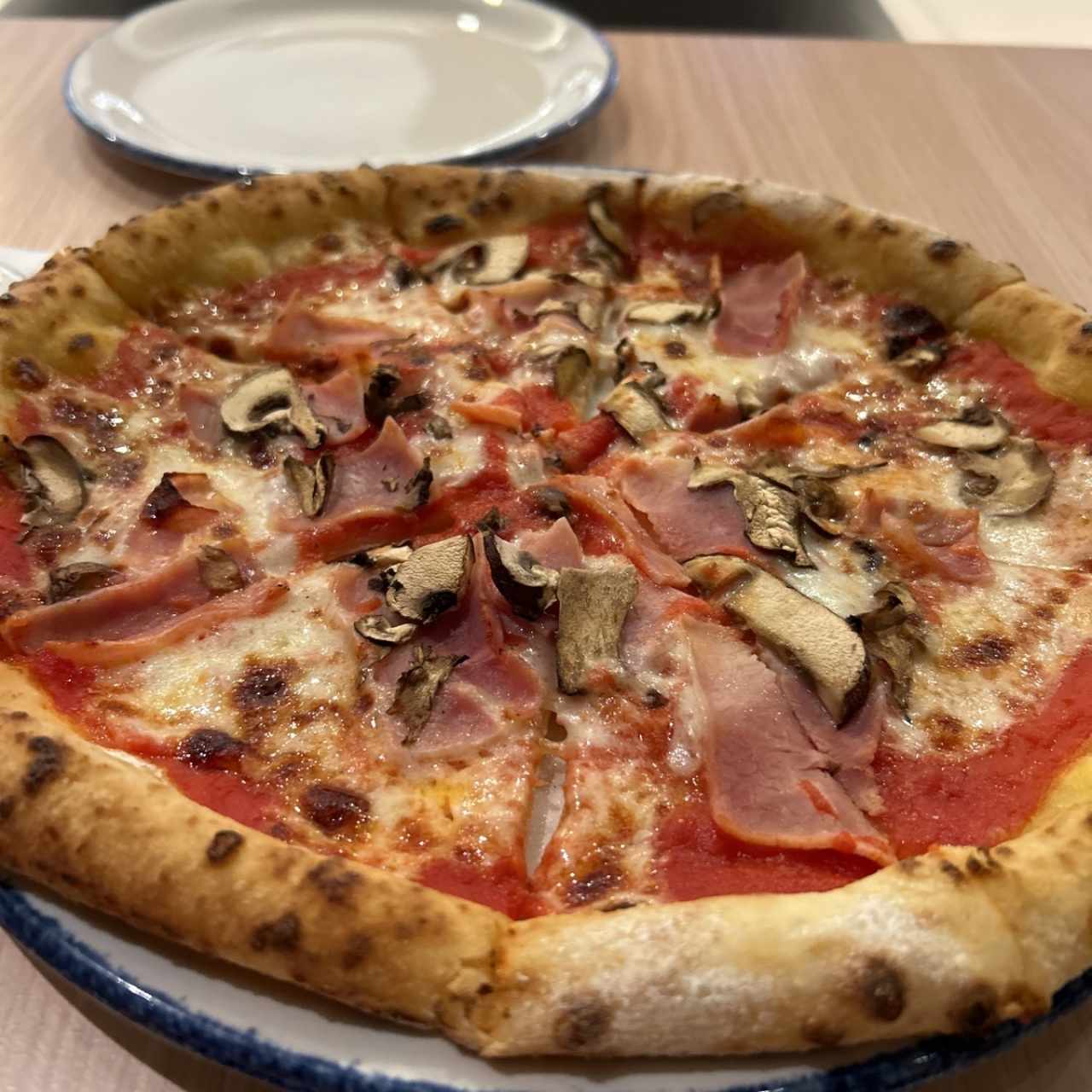 Pizzas Tradicionales - Pizza Prosciutto Funghi