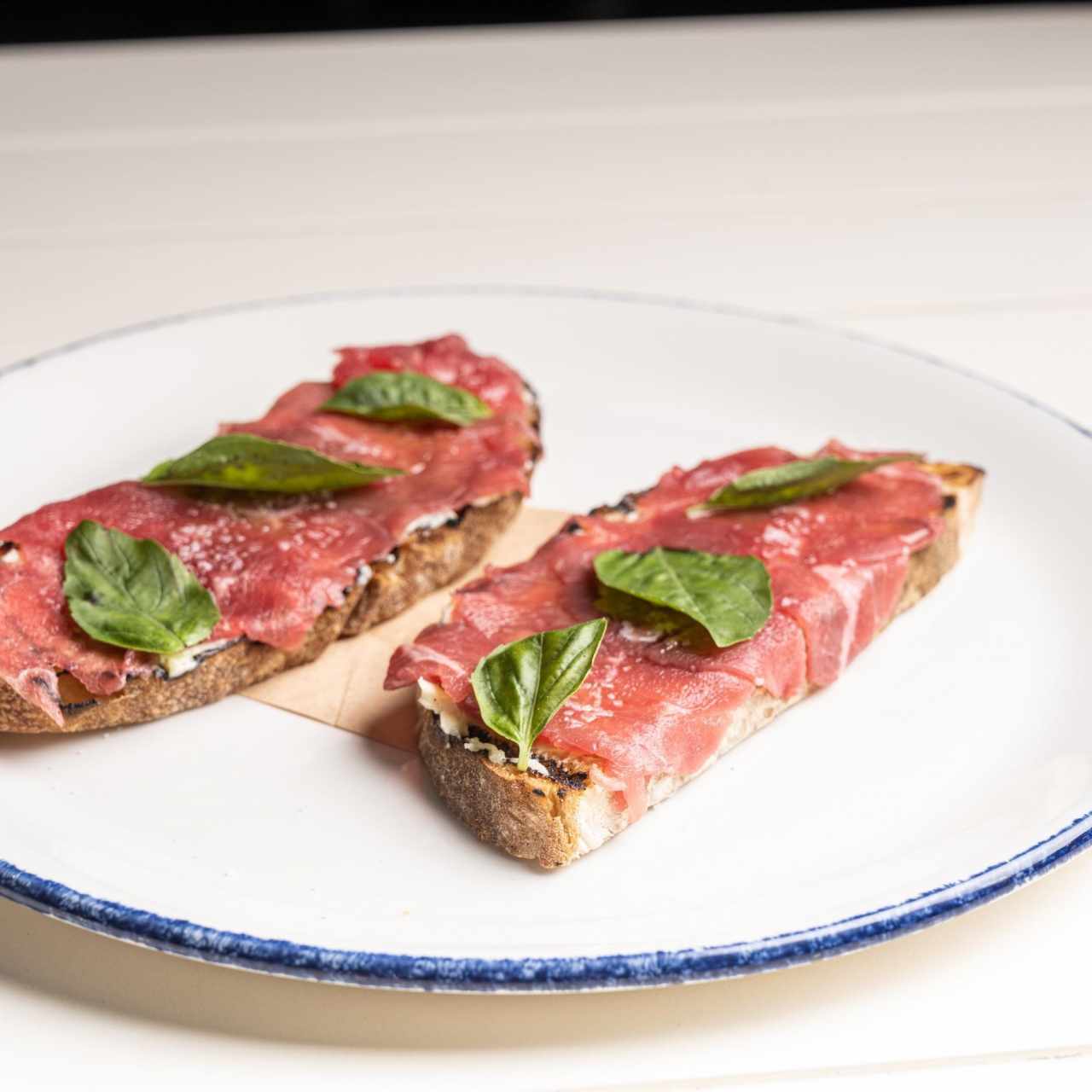 Crostini Di Carpaccio Al Tartufo