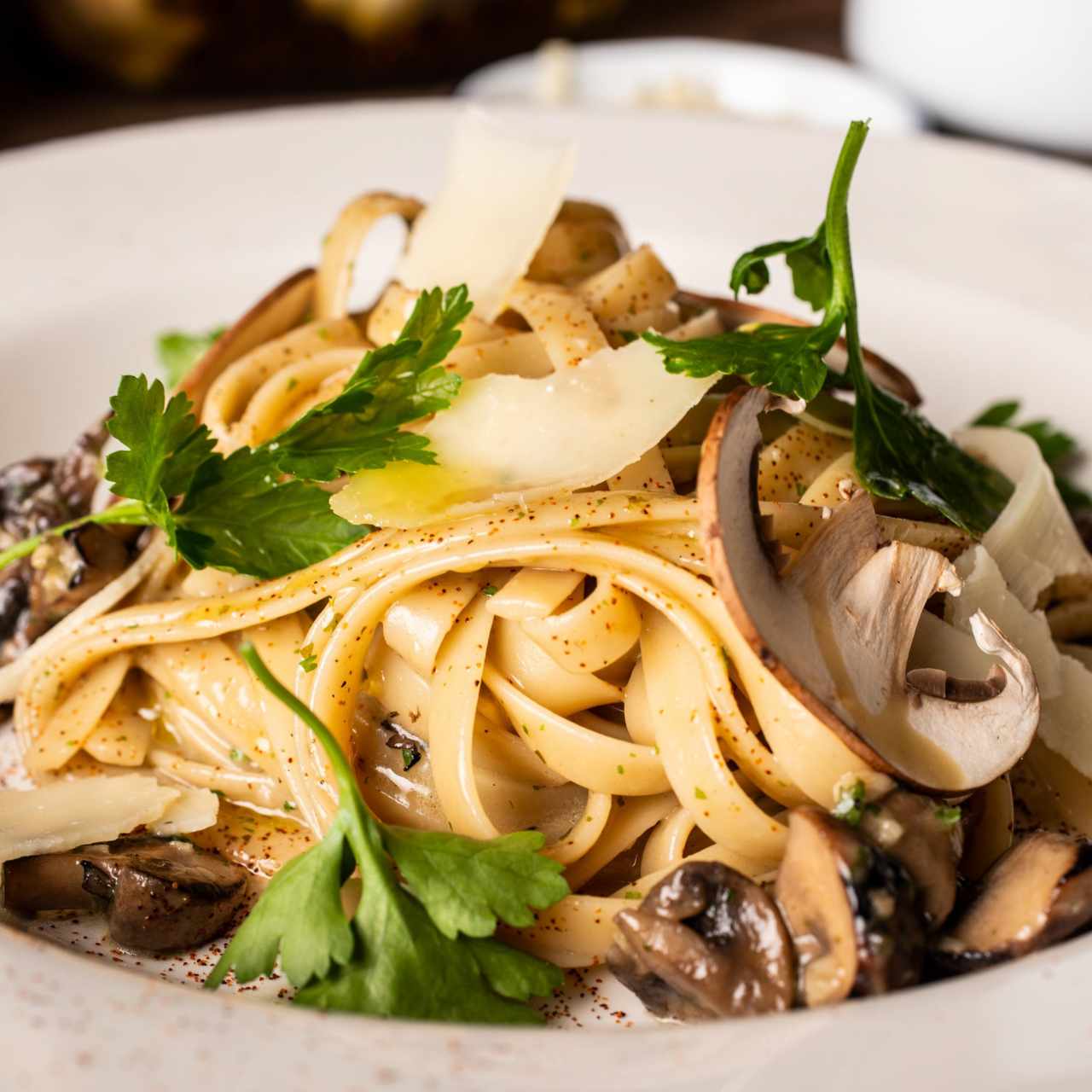 Fetuccini Aglio, Olio,Funghi E Pepperoncino