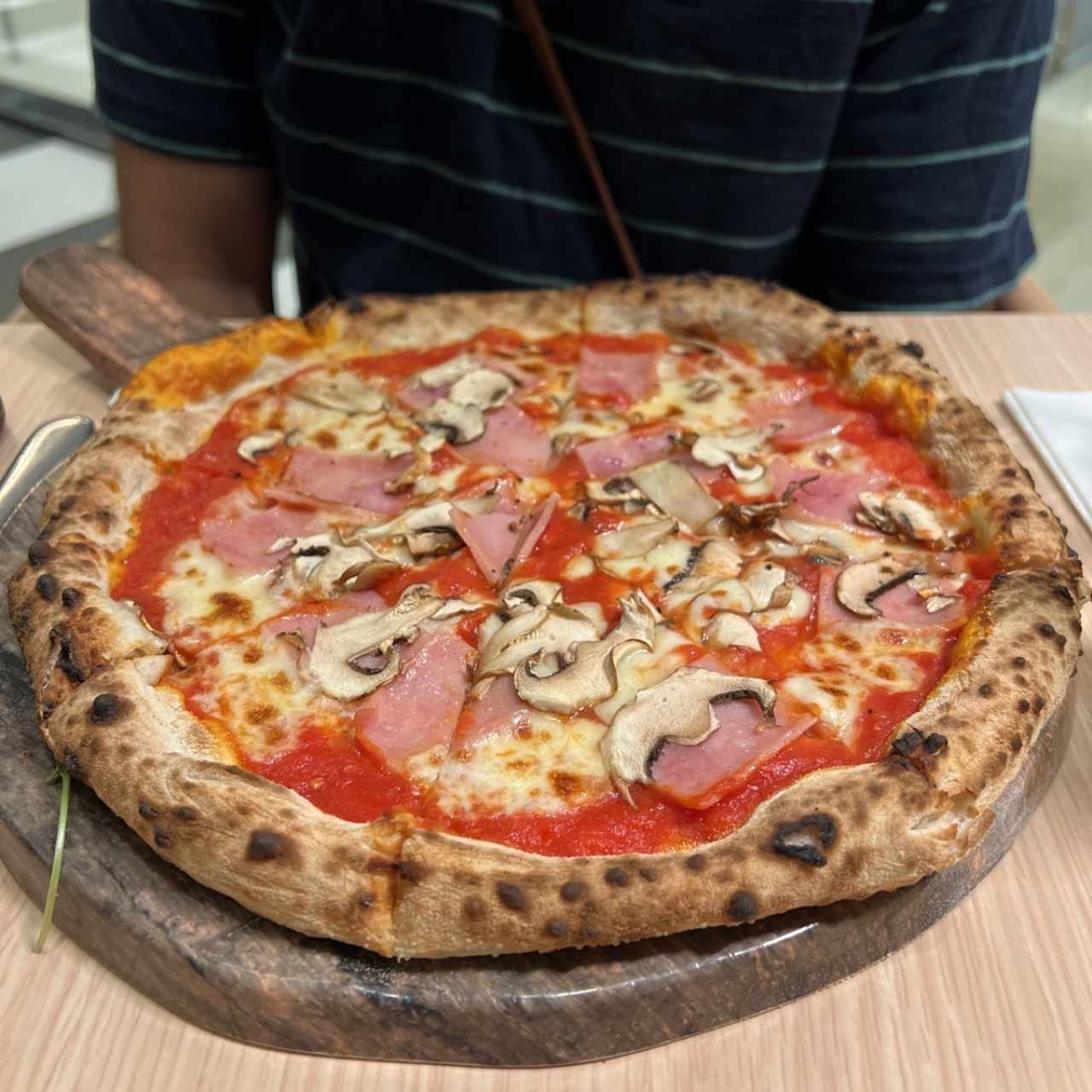 Pizza Procciuto e Funghi. 