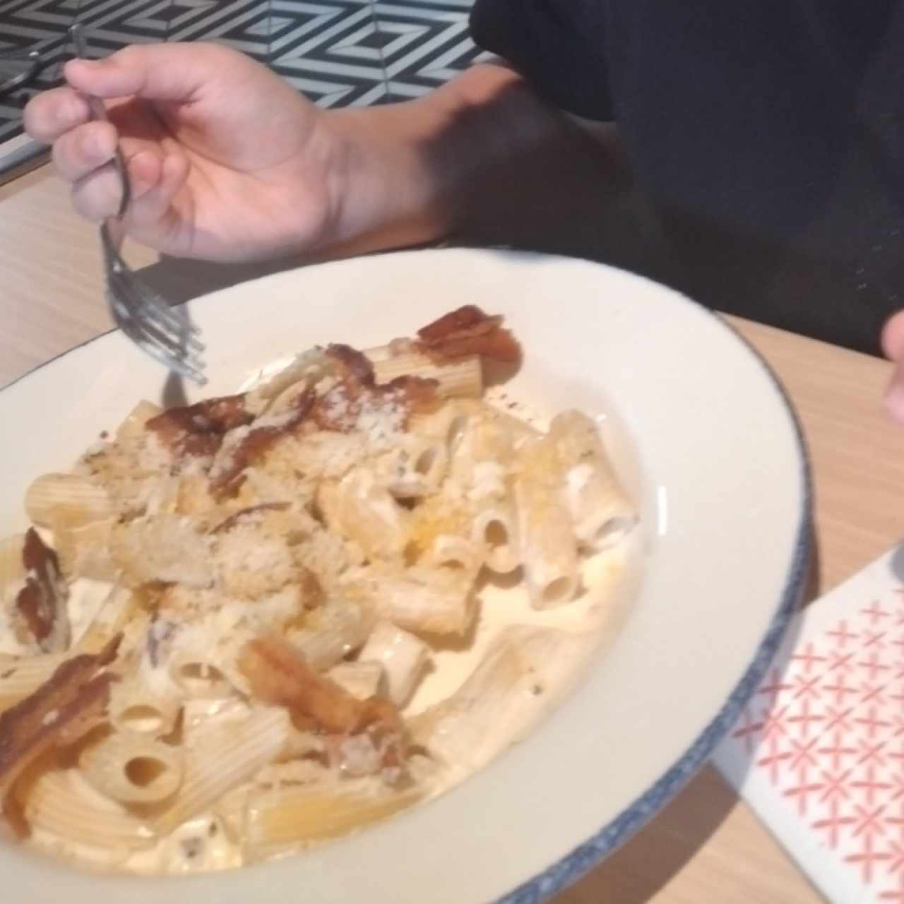 RIGATONI NI CARBONARA NI ALFREDO   