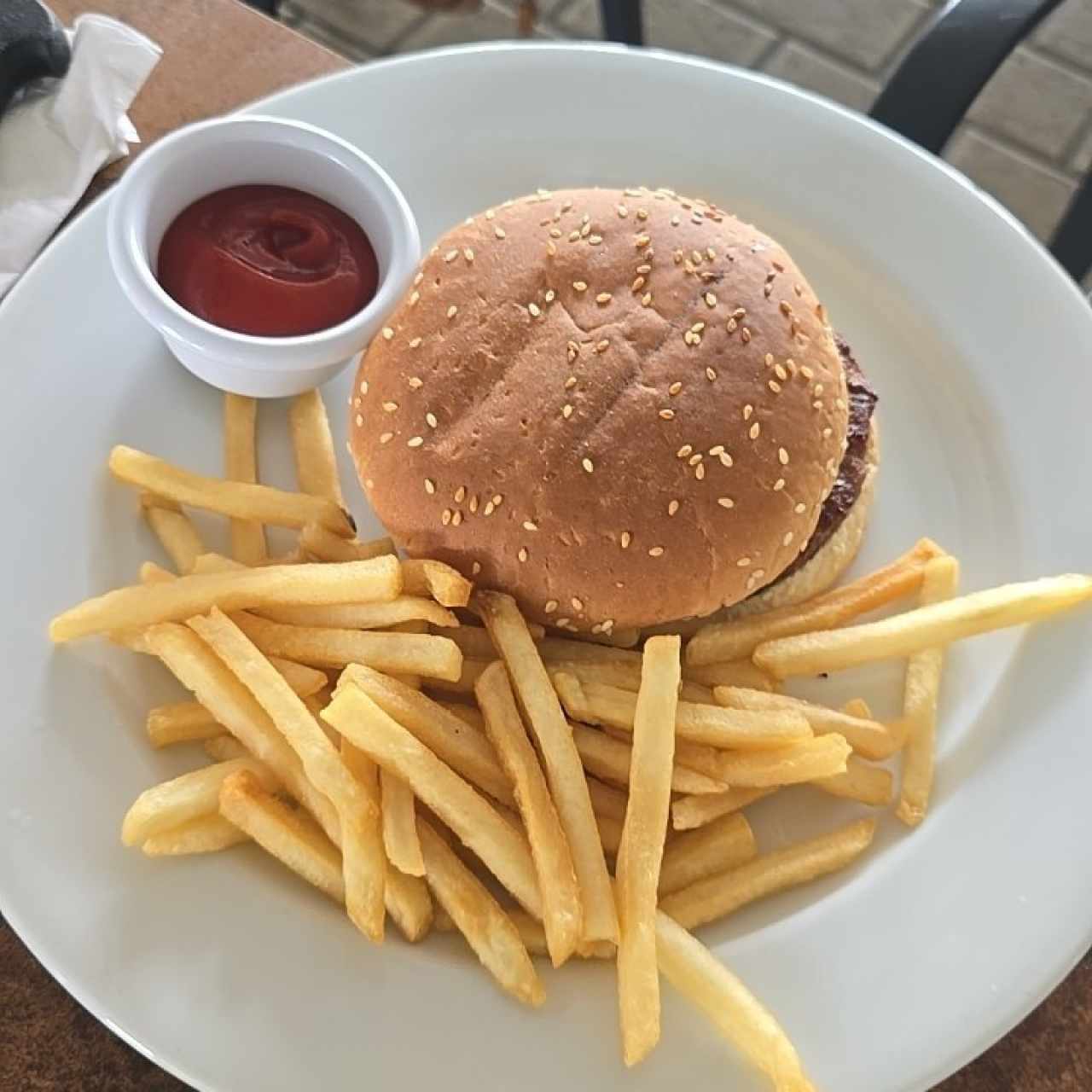 HAMBURGUESA ESPECIAL NIÑO CON PAPA FRITA