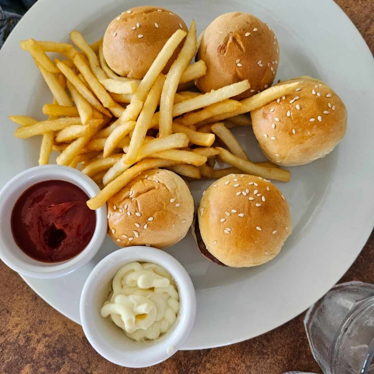 HAMBURGUESA ESPECIAL NIÑO CON PAPA FRITA