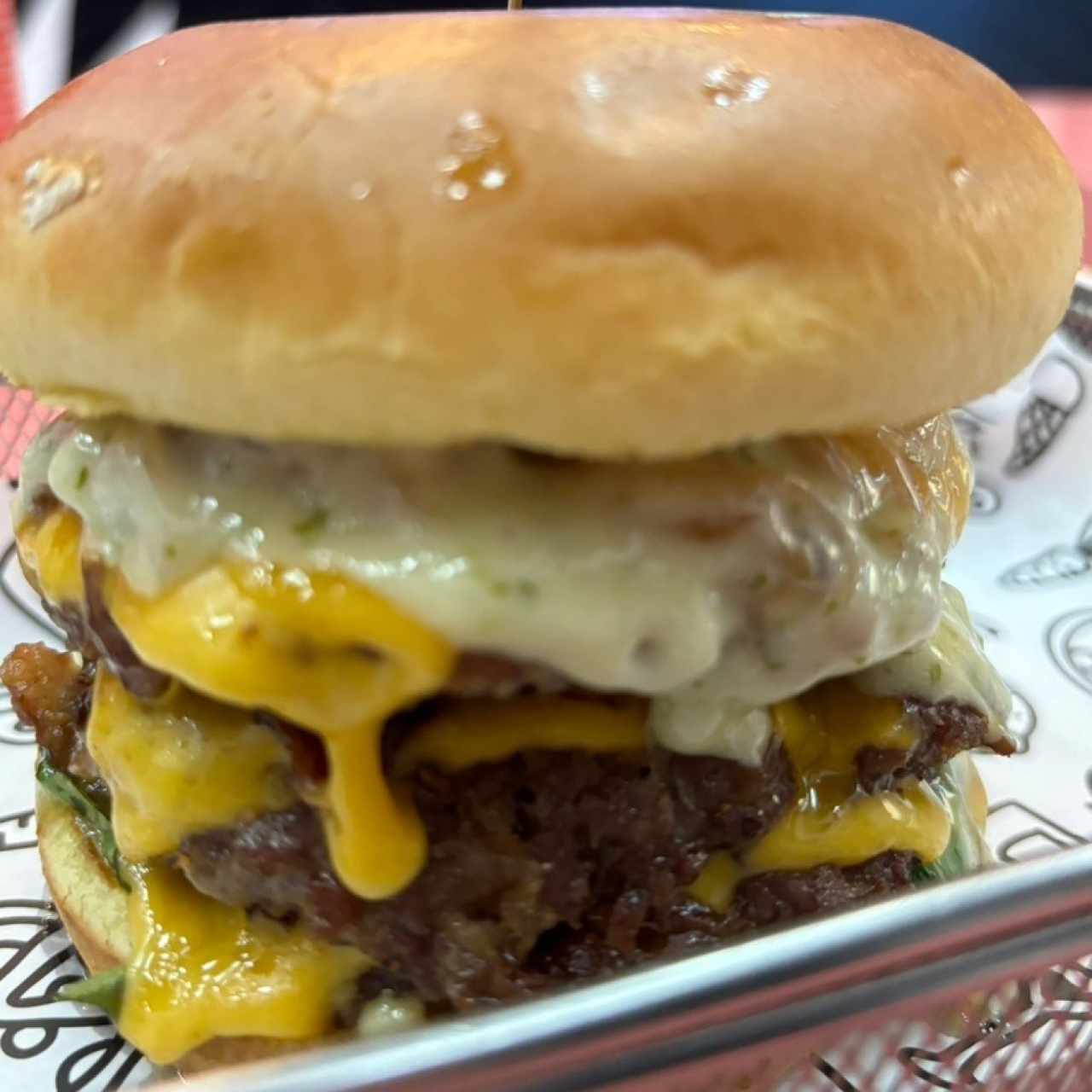 Classic Cheeseburger - La Triple