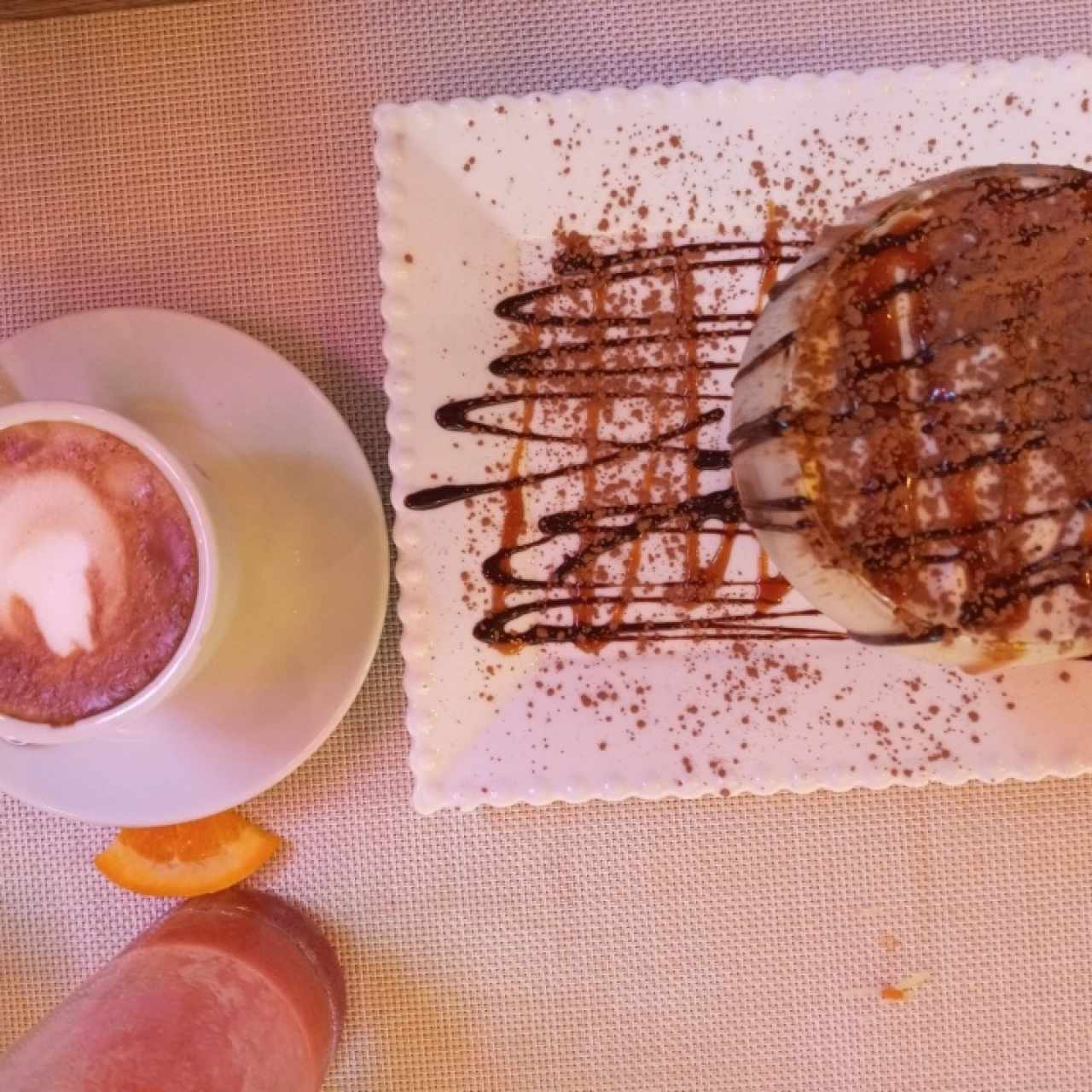 tiramisú y café