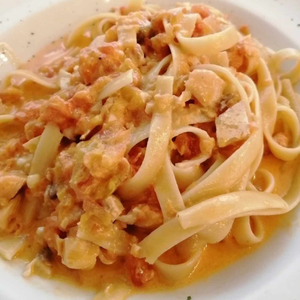 Fetuccini con salmon ahumado