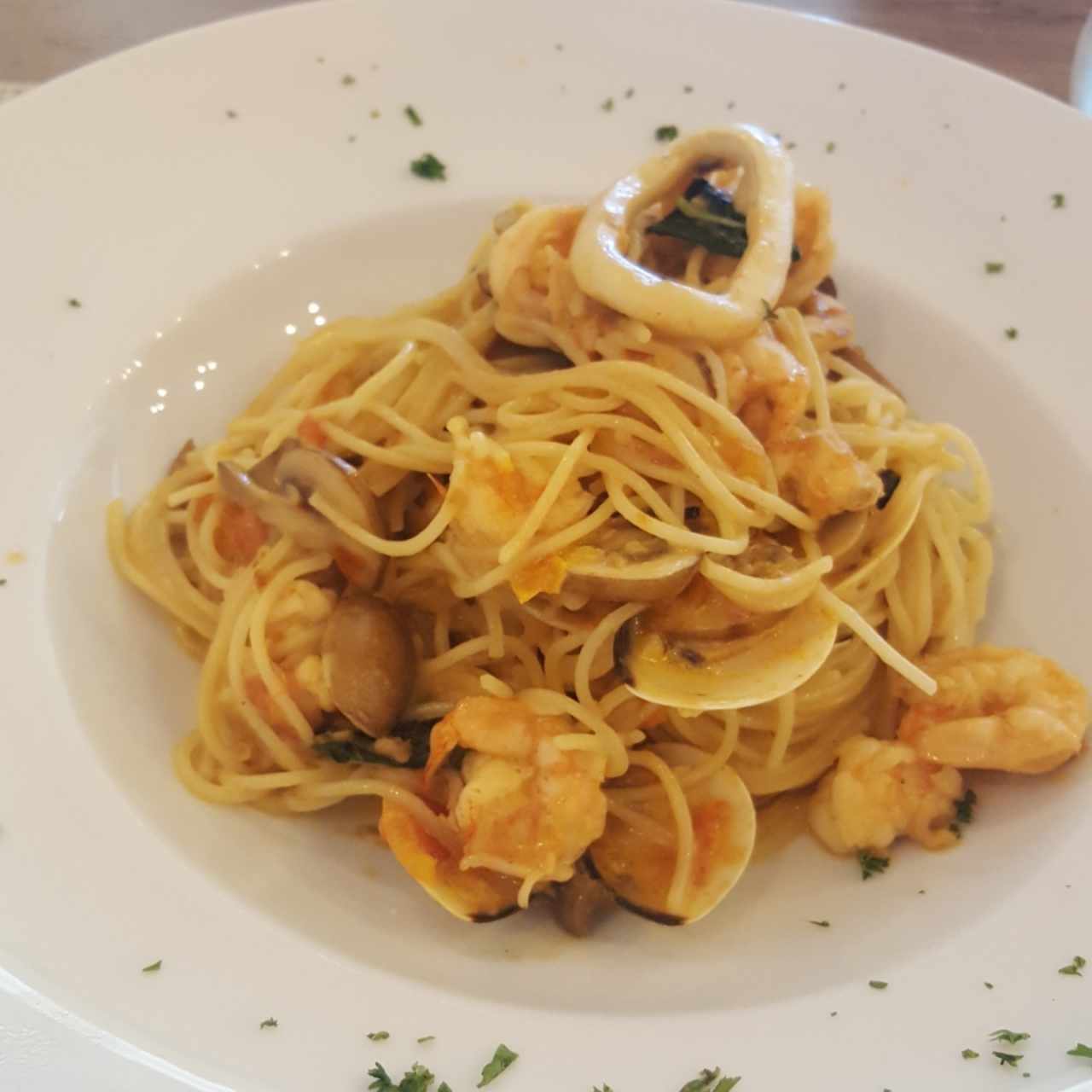 spaguettini mare e monte en salsa rosada