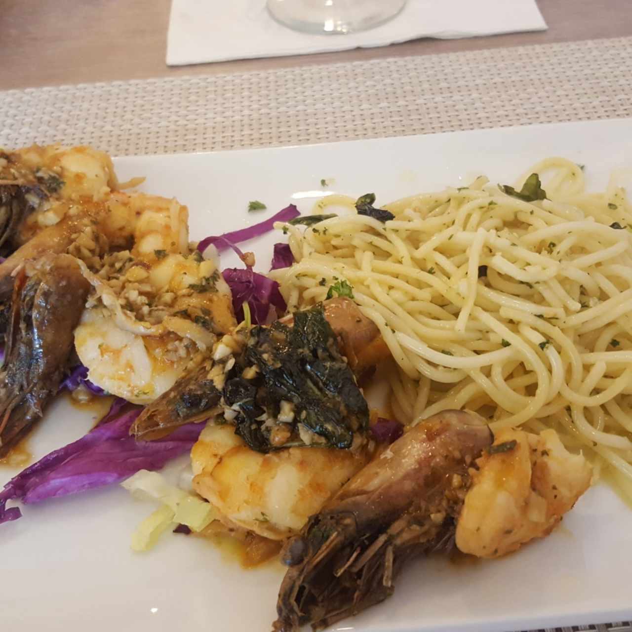 langostinos con spaguetti al oleo