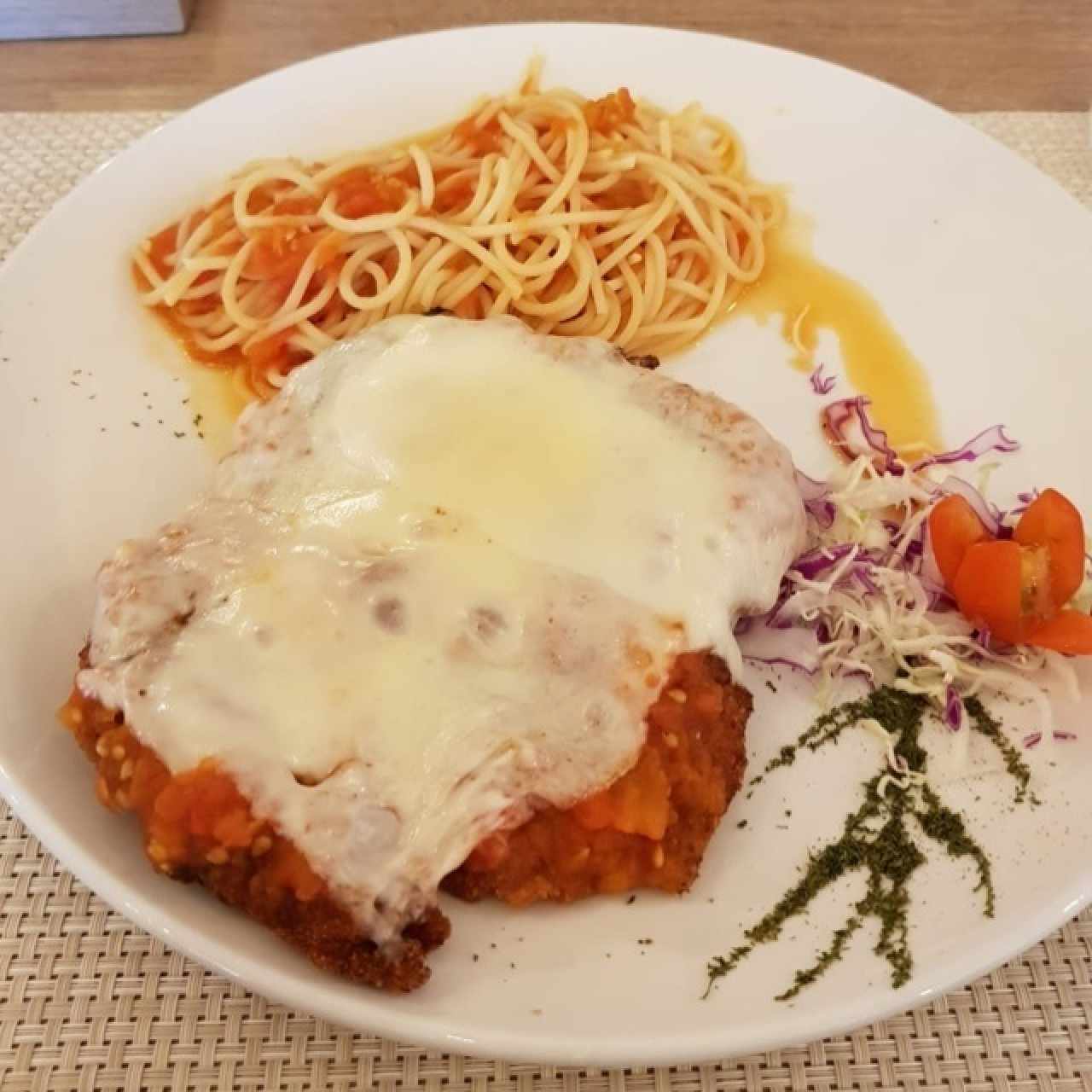 Pollo a la parmesana con Spaguetti