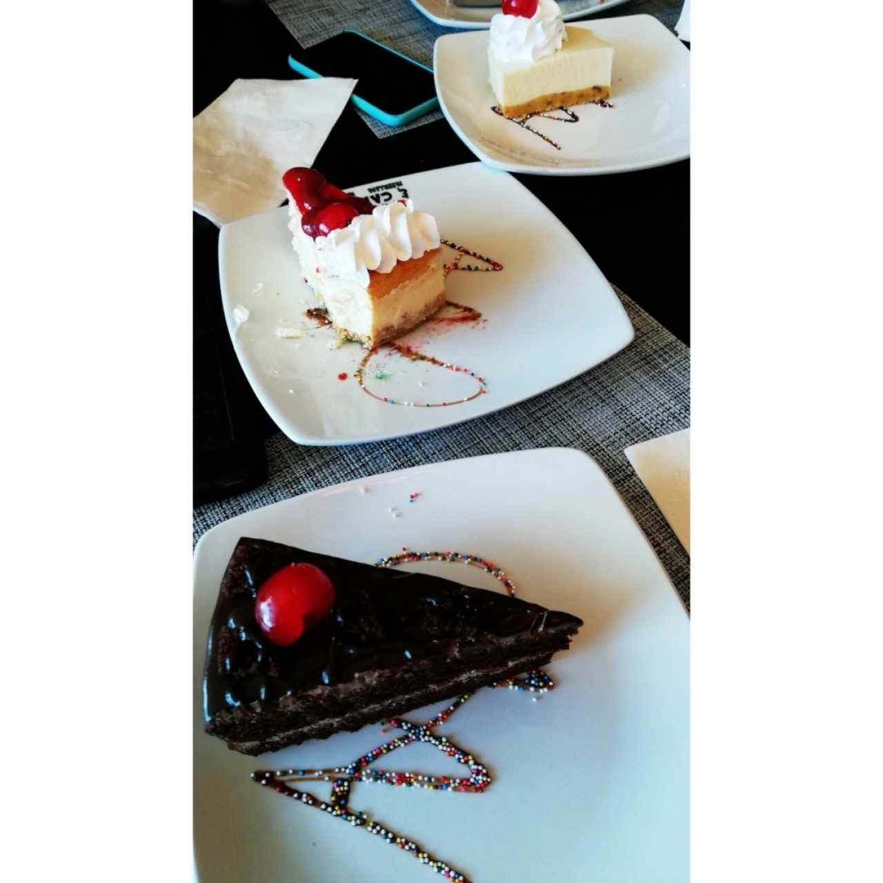 POSTRES - Cheese cake, pie de limón, tarta de chocolate