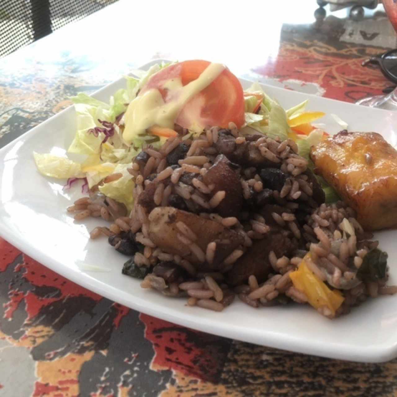 acompañamiento de sus platos especiales