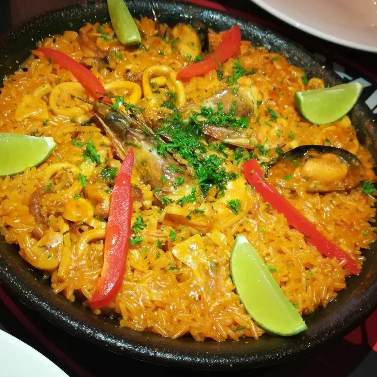 ESPECIALIDADES - Paella de mariscos