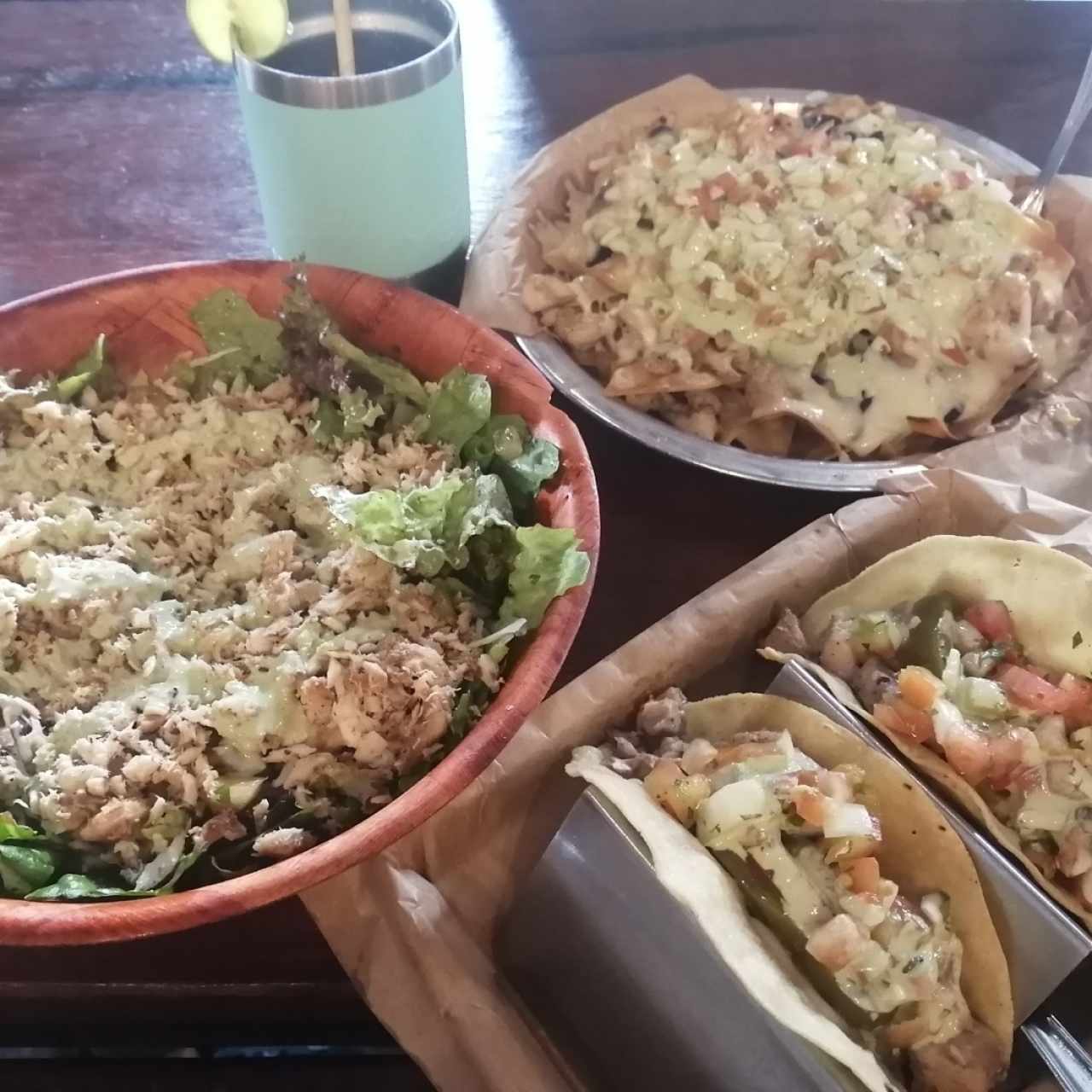 Fish tacos- ensalada  - nachos 