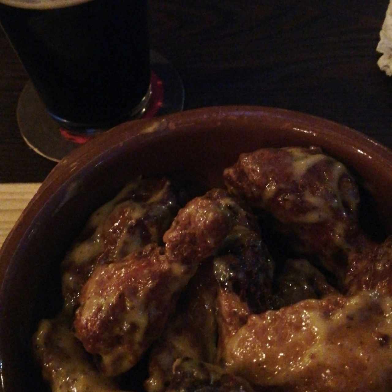 wings bañadas en salsa honey mustard