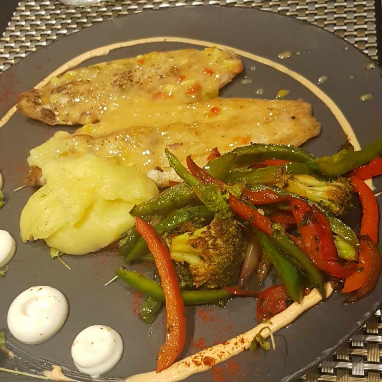 corvina en salsa de maracuya