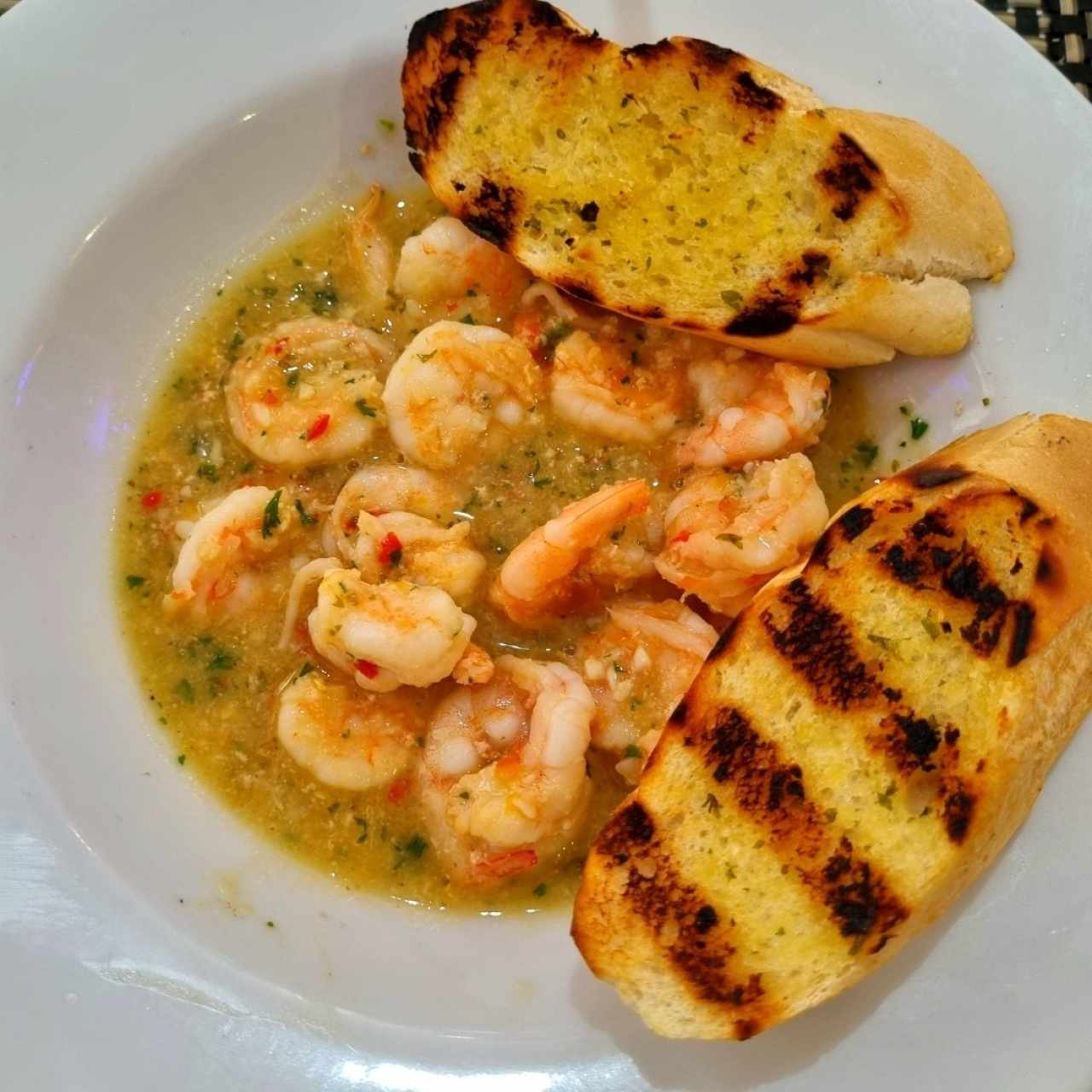 Camarones al ajillo