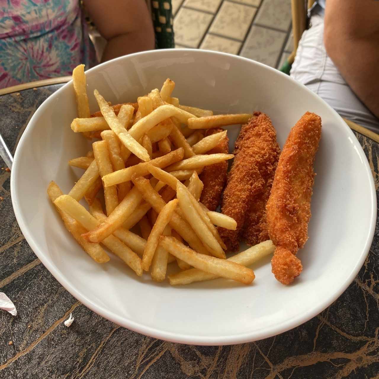 Deditos de pollo con papas 