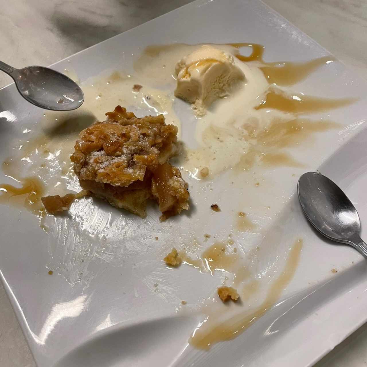 Tarta de Manzana y helado 