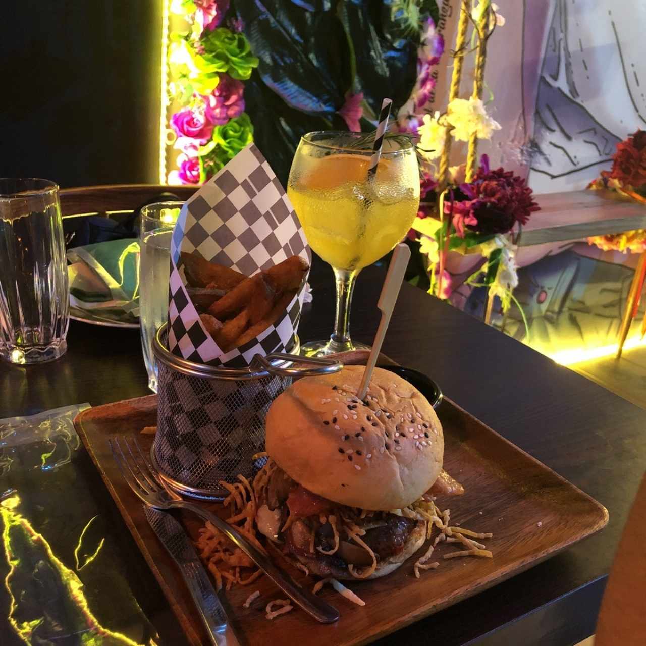 Frida burger & Tropical Gin