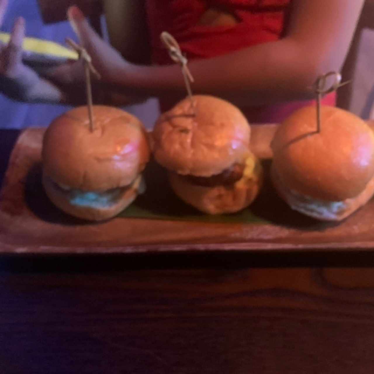 Entrada y plato de niños trio de hamburguesas 