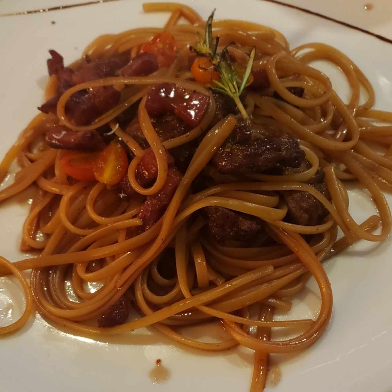 Spaguetti con Filete de res