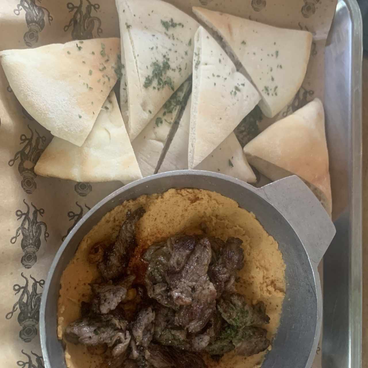 Tapeo - Hummus con Carne