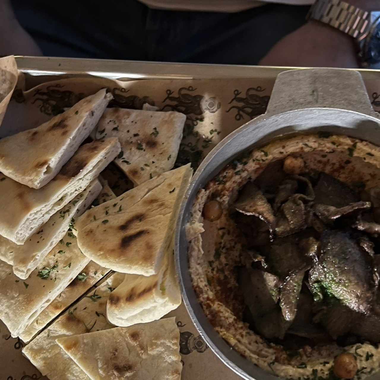 Tapeo - Hummus con Carne