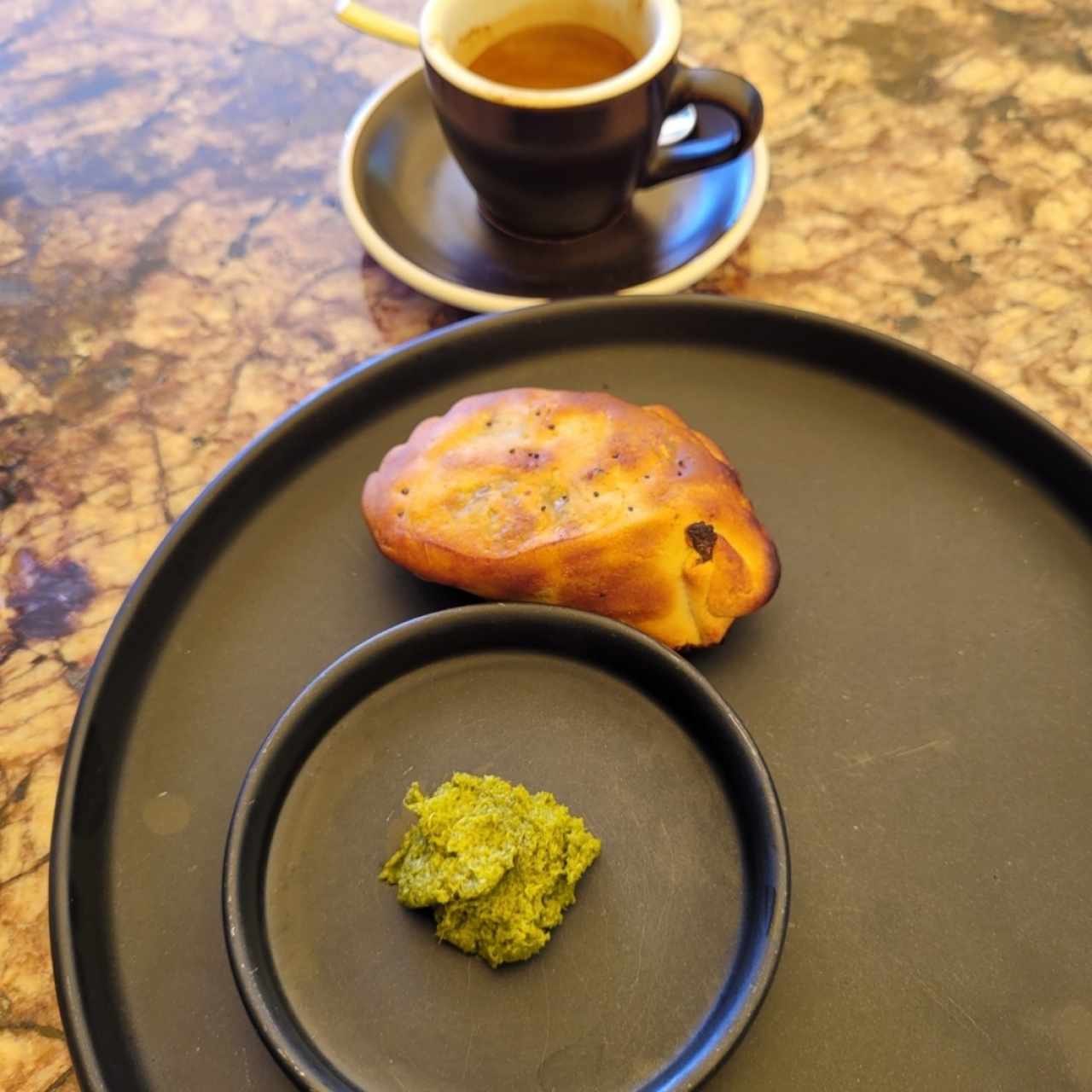 Café / Tradicionales - Espresso empanadas de cordero y chimichuri 