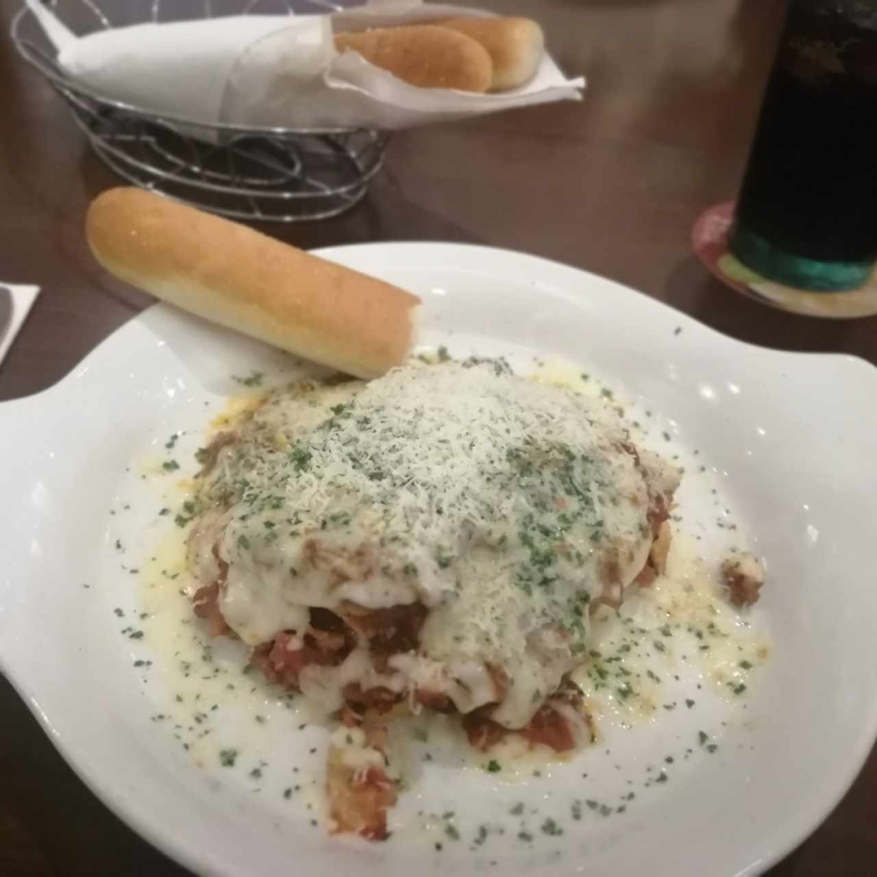 Lasagna Clásica y Breadsticks