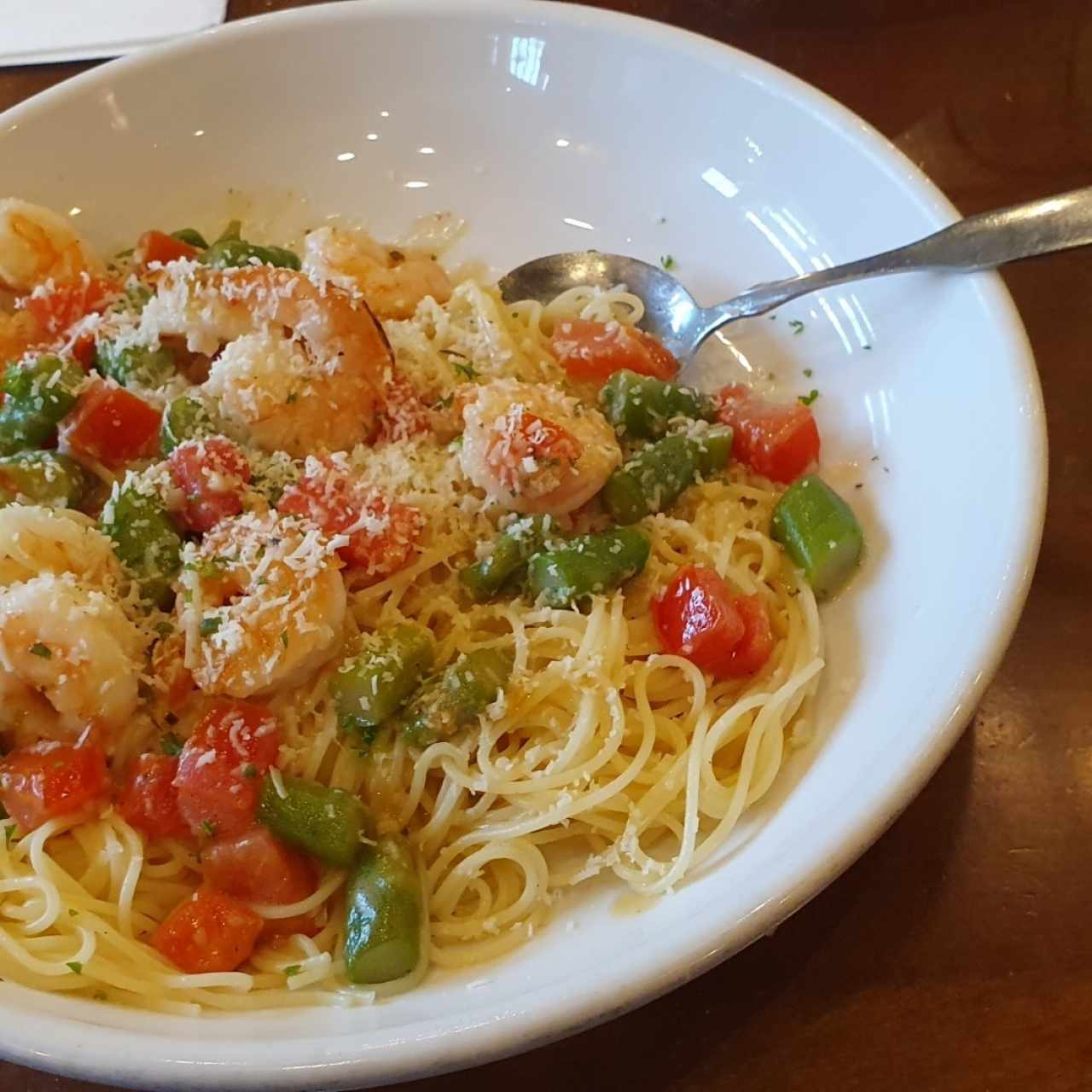 pasta  con aceite de oliva ajo y camarones