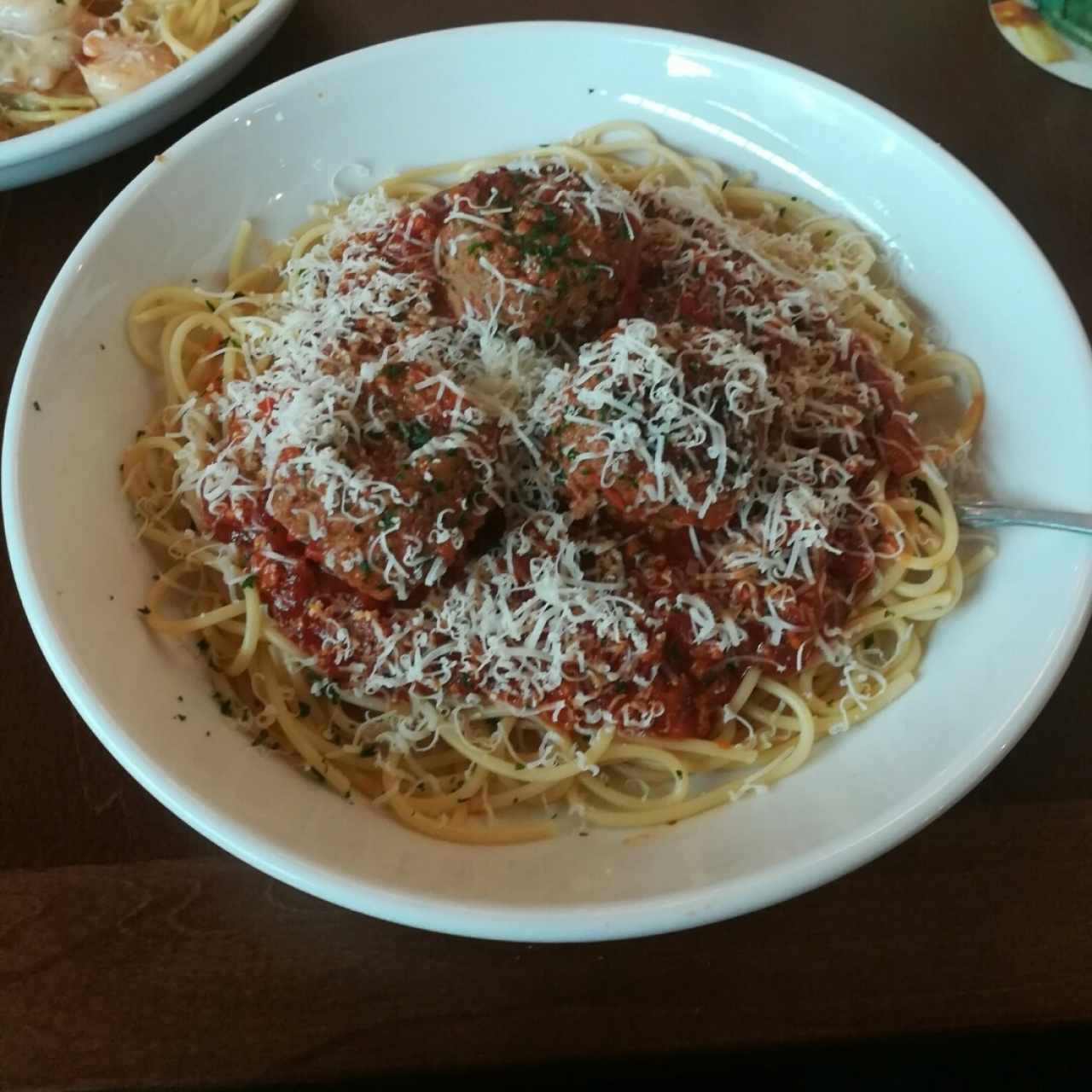 spaghetti con albóndigas, un clásico.