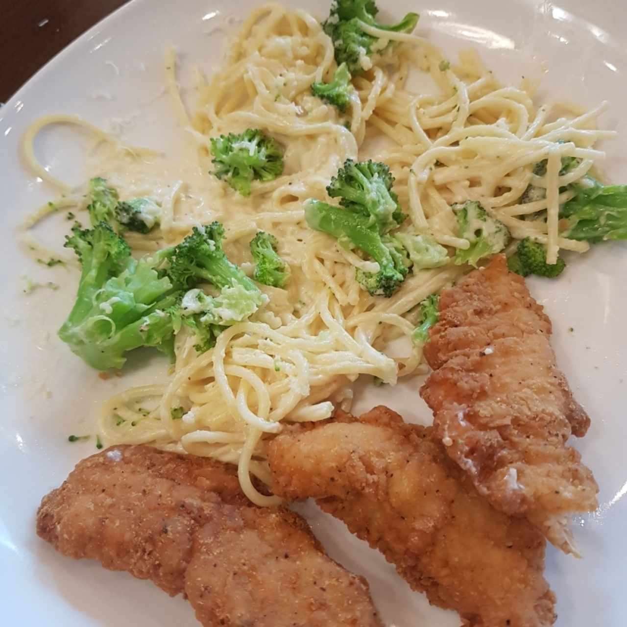 spagheti and chicken fingers