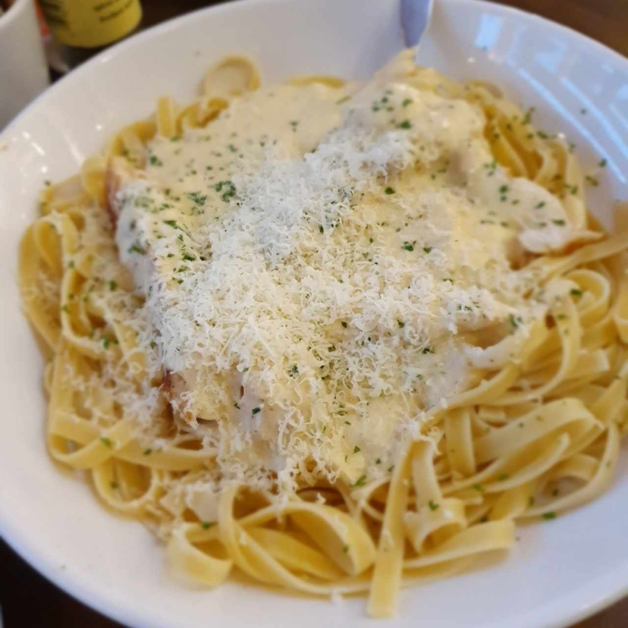 Fettuccine Alfredo con Pollo