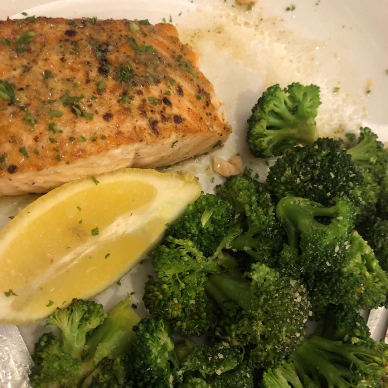 salmón con broccoli