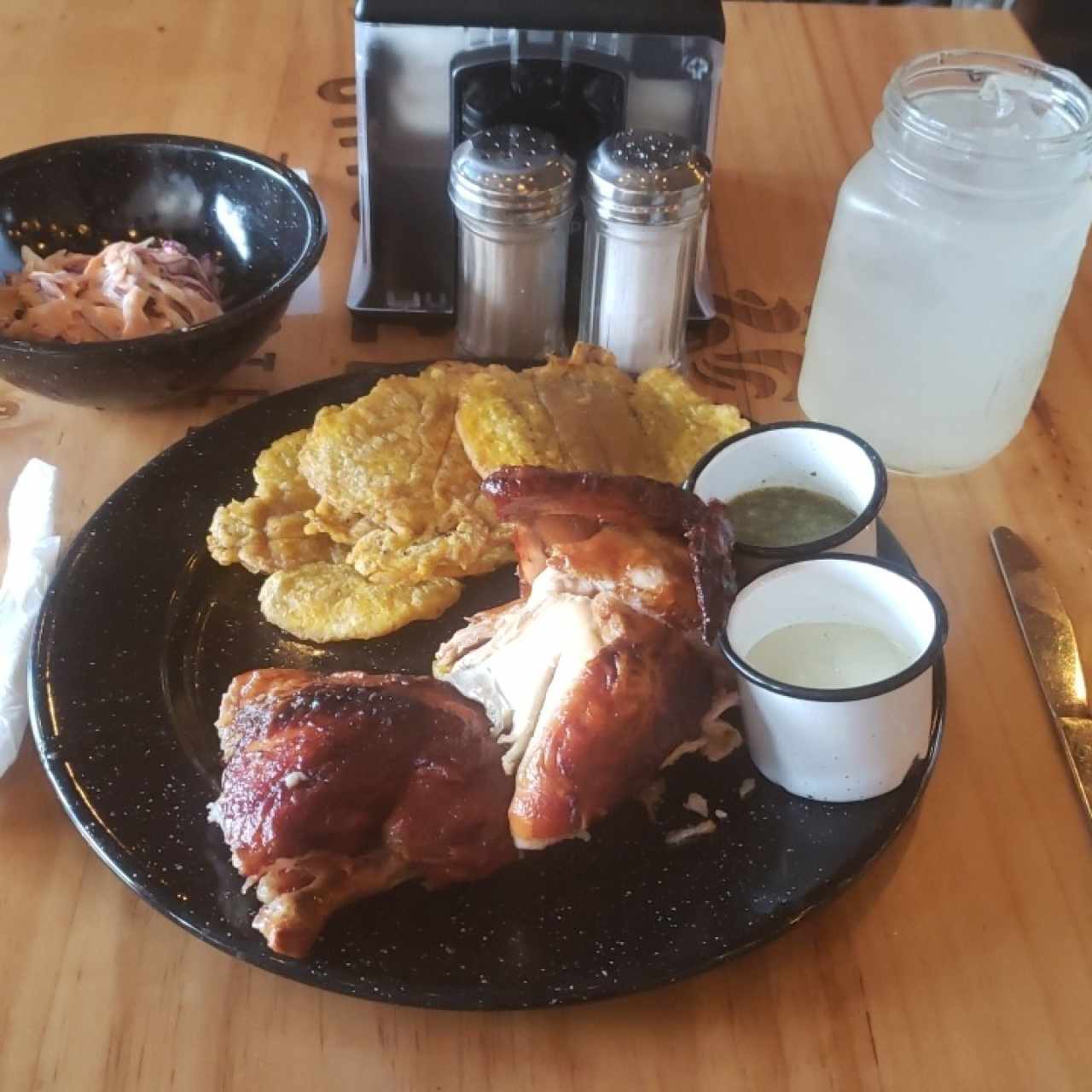 combo de 1/2 pollo, 15 min para ser servido a la mesa