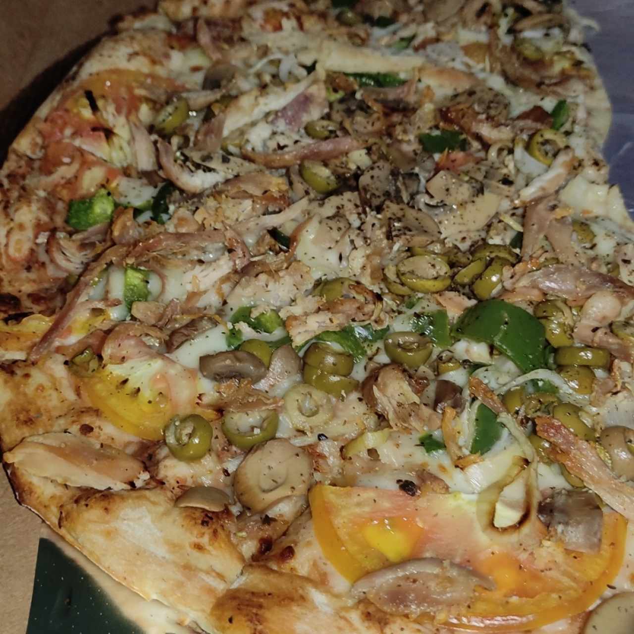 Pizza familiar de Vegetales con extra de Pollo
