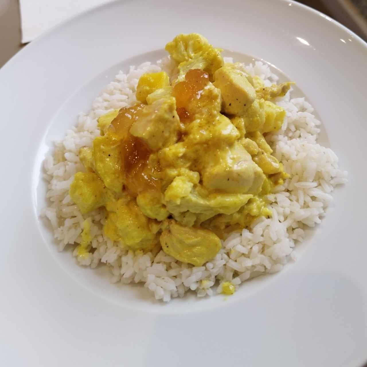Bowl de arroz con pollo al curry