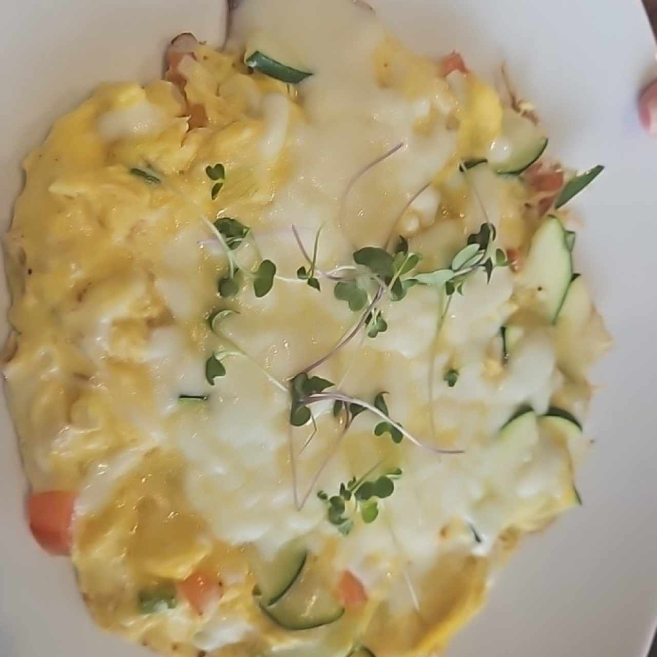 Frittata de Vegetales de estación con queso mozzarella