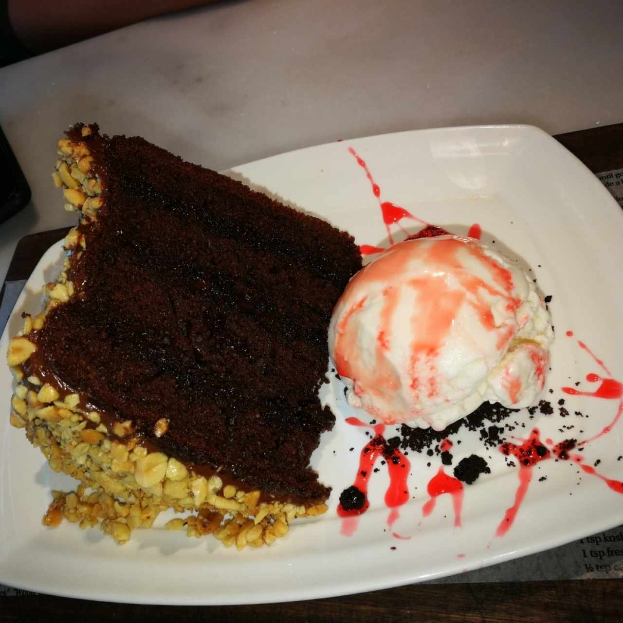 torta de chocolate con helado 